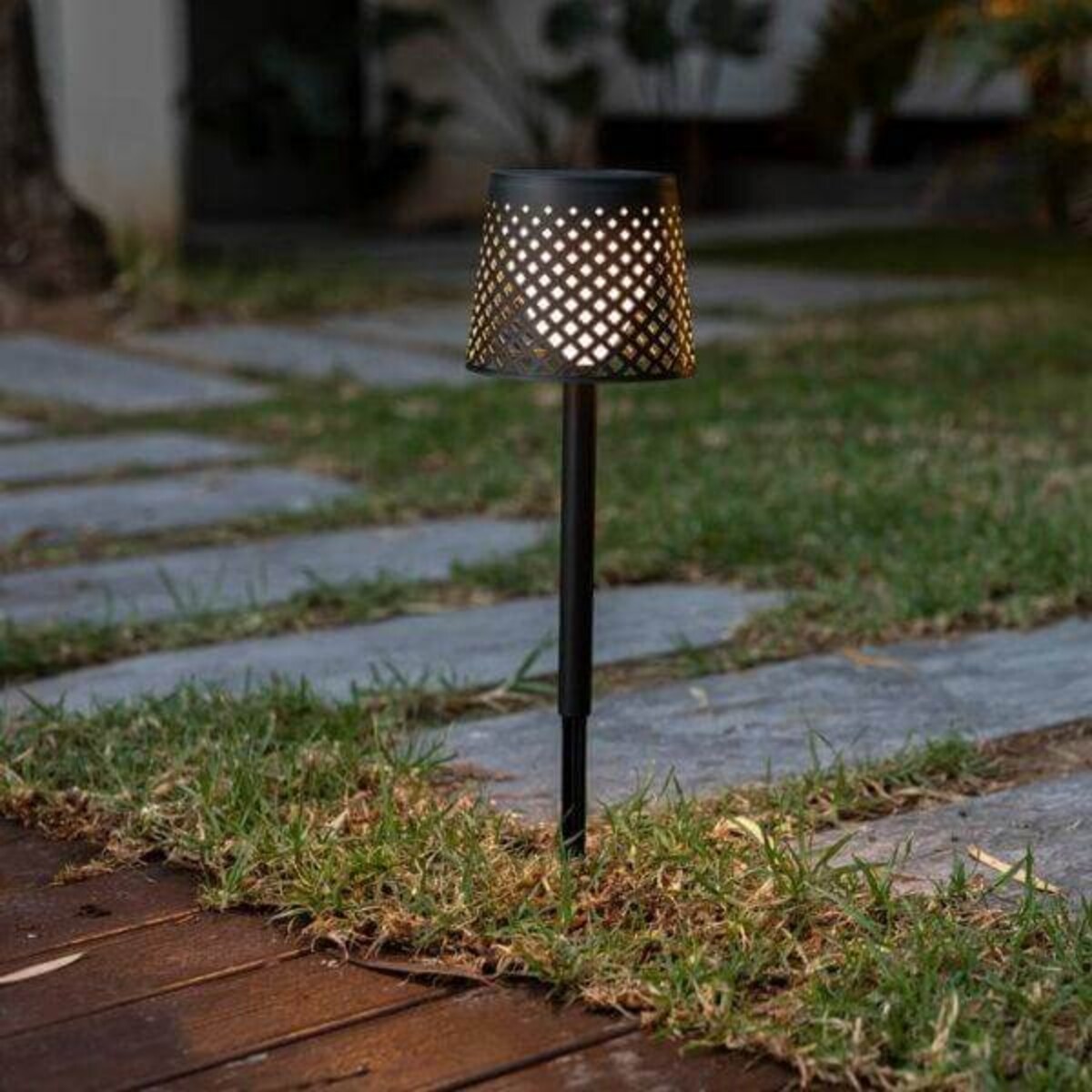 Wielofunkcyjna lampa ogrodowa Greta LUMGRE080NXSWNW King Home IP65 czarny
