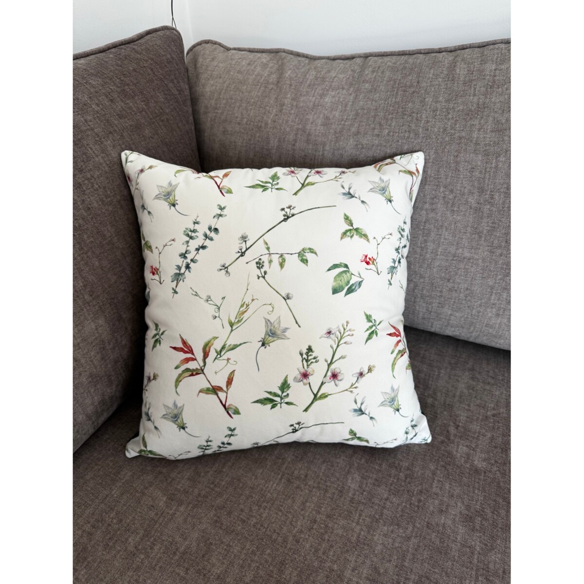 Wiosenna poszewka ozdobna z kwiatowym wzorem