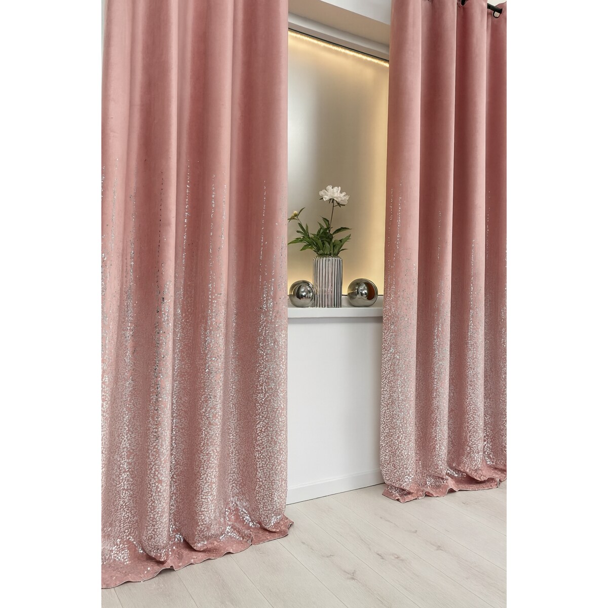 zasłona welurowa "srebrna mgła" 140x270 cm na taśmie brudny róż