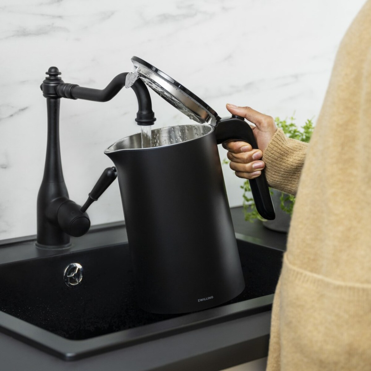 Czajnik elektryczny Zwilling Enfinigy - 1.5 ltr, Czarny