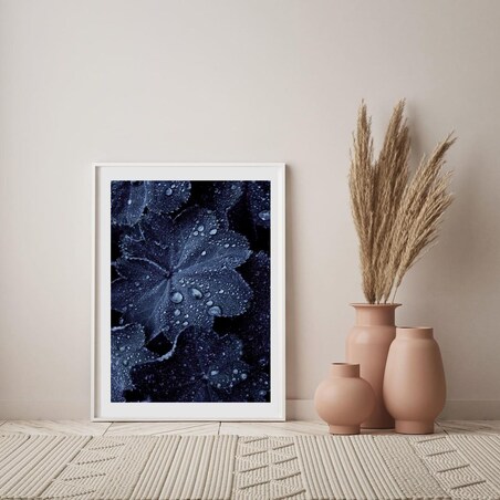 Poster Story, Plakat, Obraz - Krople Wody na Niebieskim Liściu, wymiary 21 x 30 cm