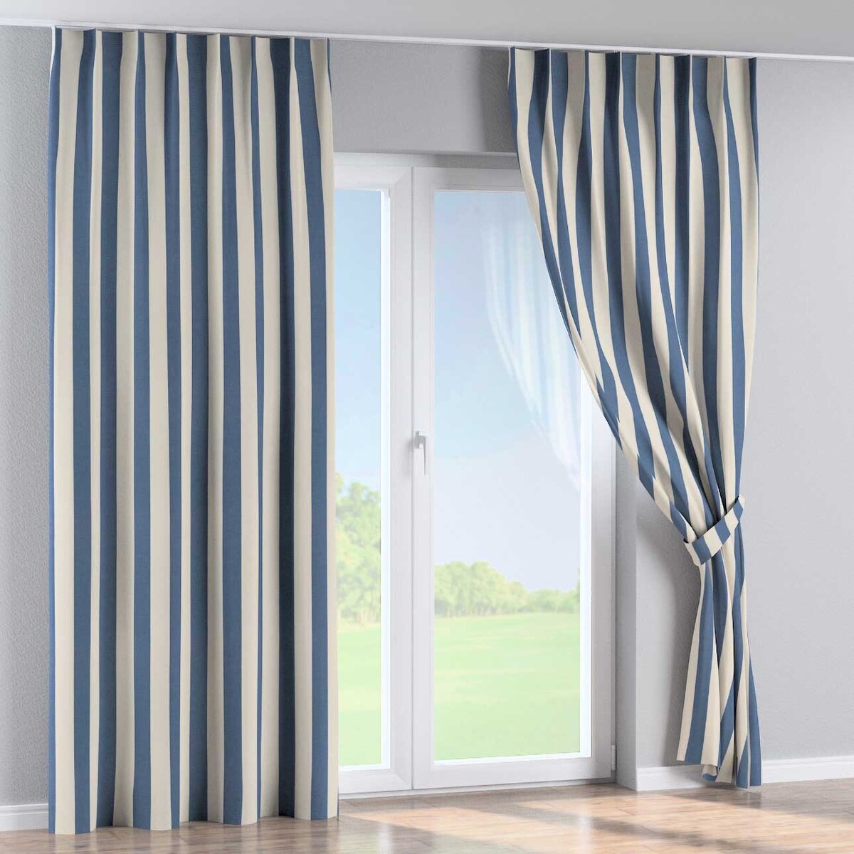 Zasłona na haczykach flex pojedynczych 130x245 niebiesko-białe pionowe pasy (5,5cm)