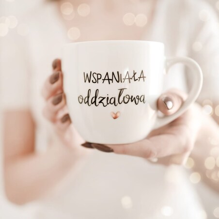 Biały kubek porcelanowy 300 ml „WSPANIAŁA oddziałowa" ze złotym sercem - prezent dla pielęgniarki oddziałowej, na Dzień Pielęgniarki, awans, jubileusz