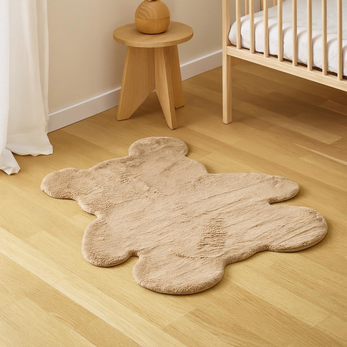 Dywan dziecięcy miś z imitacji futra BJÖRN, 100 x 85 cm