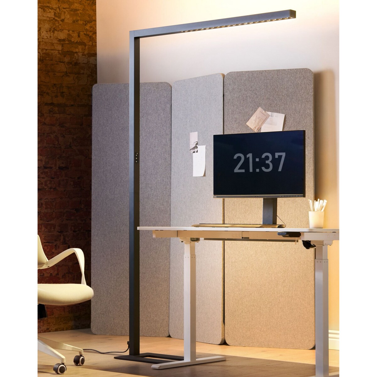 Lampa podłogowa LED metalowa czarna MENSA