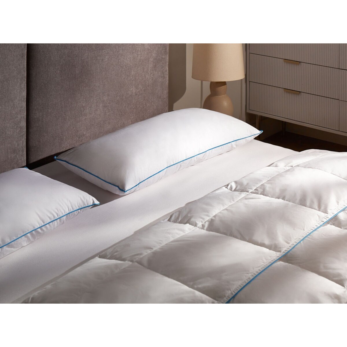 Poduszka ANETO Niska Kacze pióra i puch 40 x 80 cm Biały