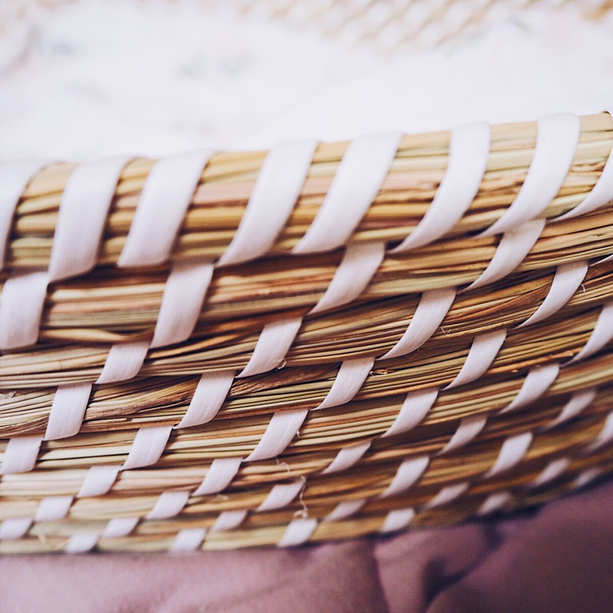 Kosz do przewijania - pleciony z cienkiej trawy