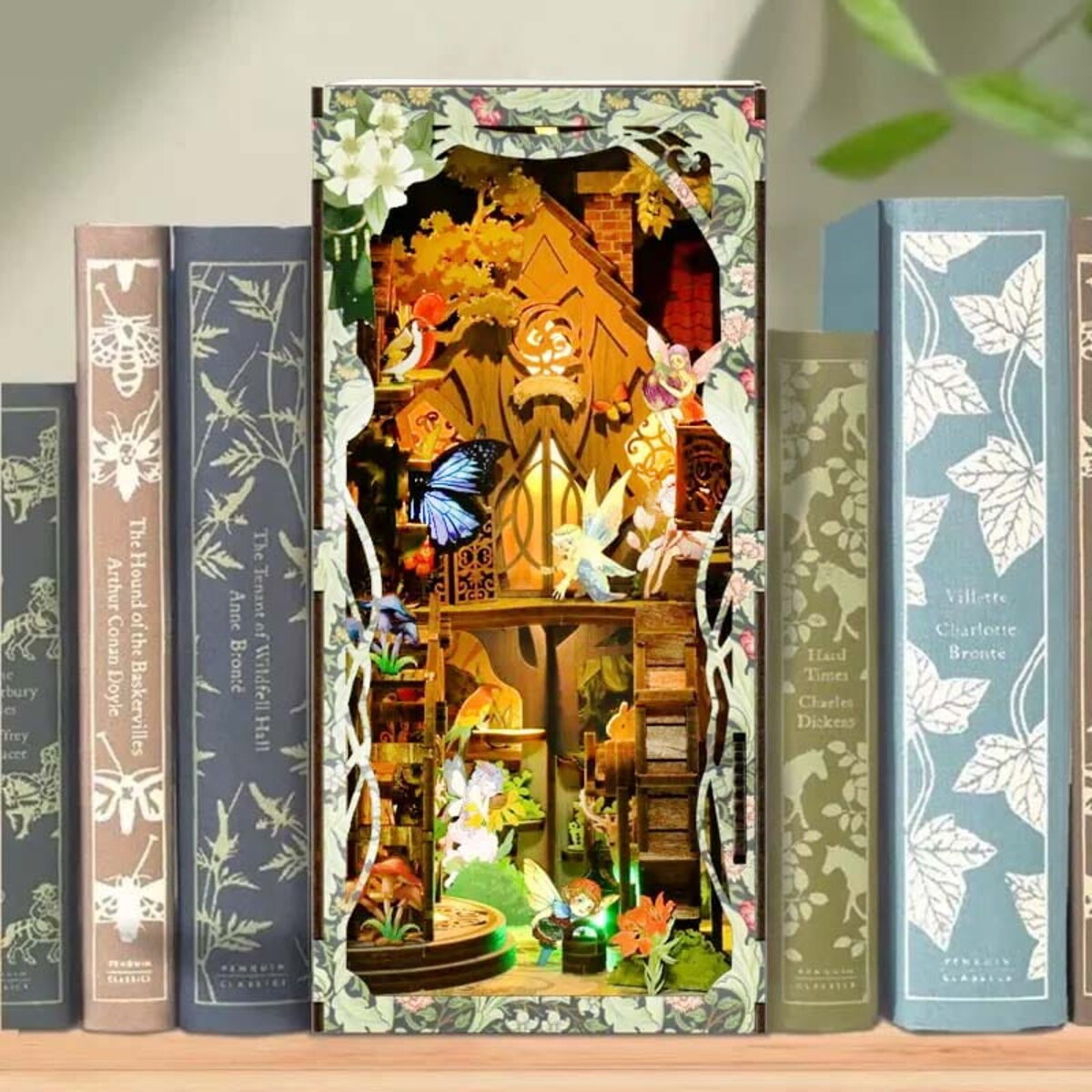 Miniaturowy domek Book Nook - Sekrety lasu