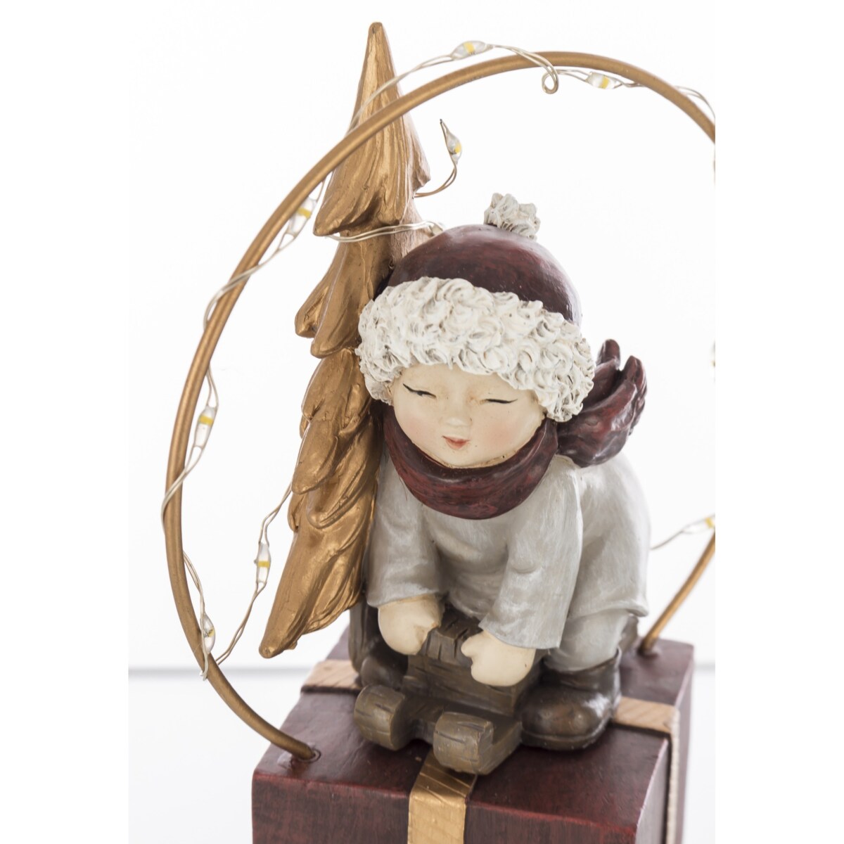 Dekoracja - chłopczyk na sankach na pudełku LED 13x7x8 cm