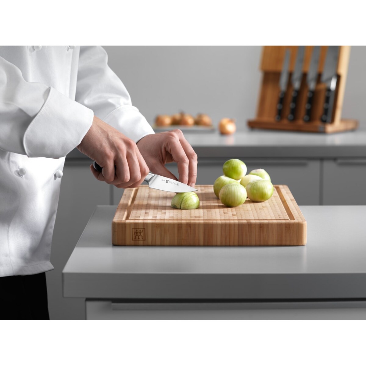 Nóż do warzyw i owoców Zwilling Pro - 8 cm