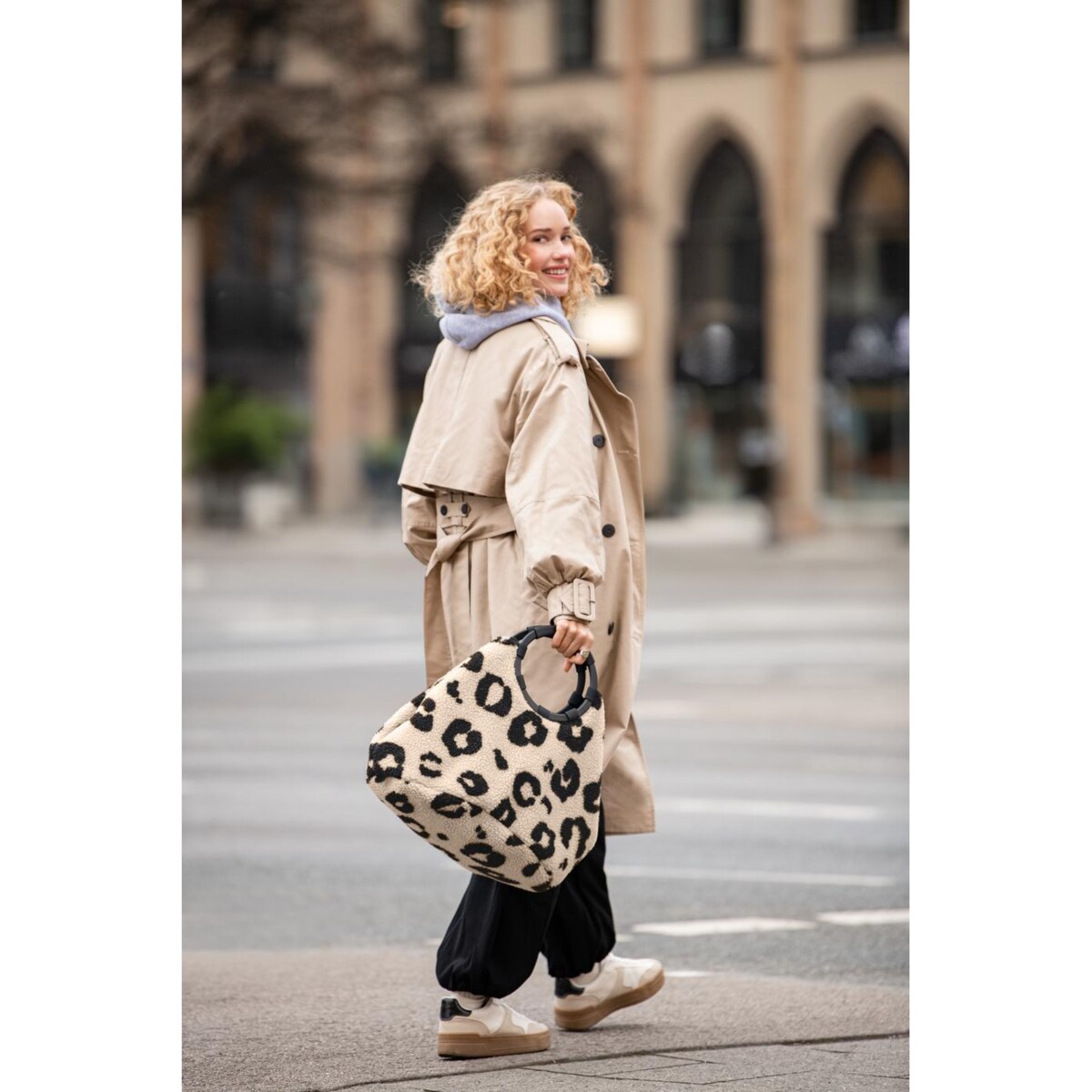 Torba LOOPBAG HOBO, teddy leo cream