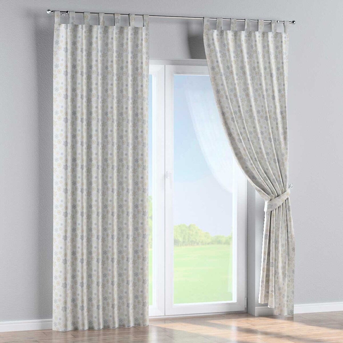 Zasłona na szelkach 1 szt. 130x245 złote, srebrne gwiazdy na białym tle