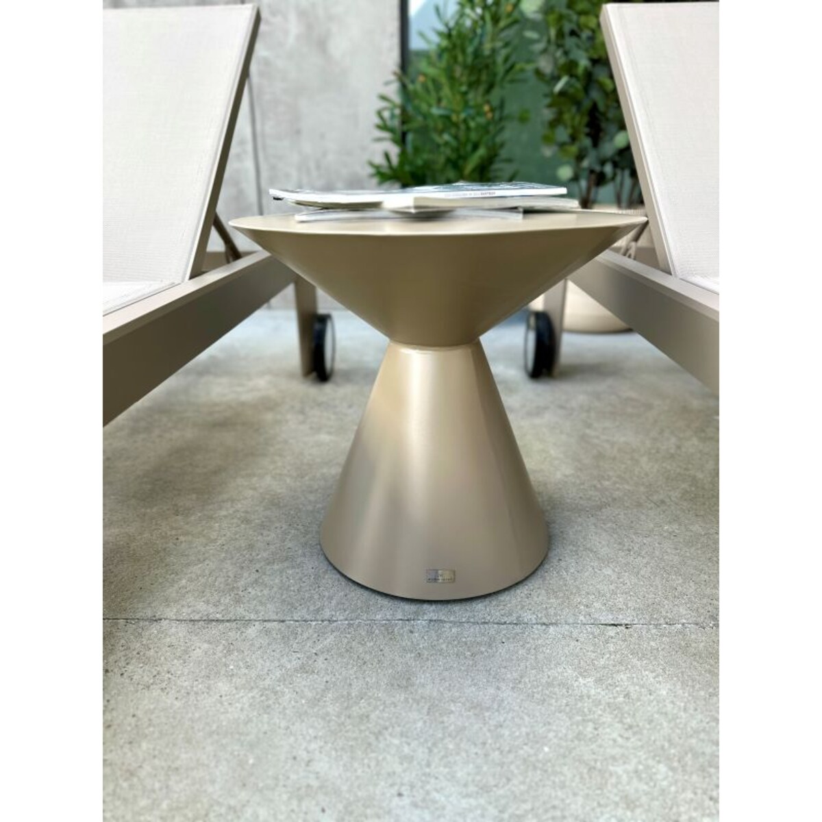 ALUMINIOWY STOLIK MATTEO SZAMPAŃSKI