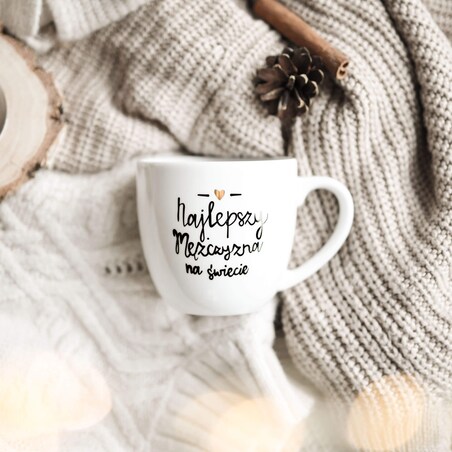 Biały kubek porcelanowy 300 ml - Złote serce i napis najlepszy mężczyzna na świecie na dzień mężczyzny dla mężczyzny