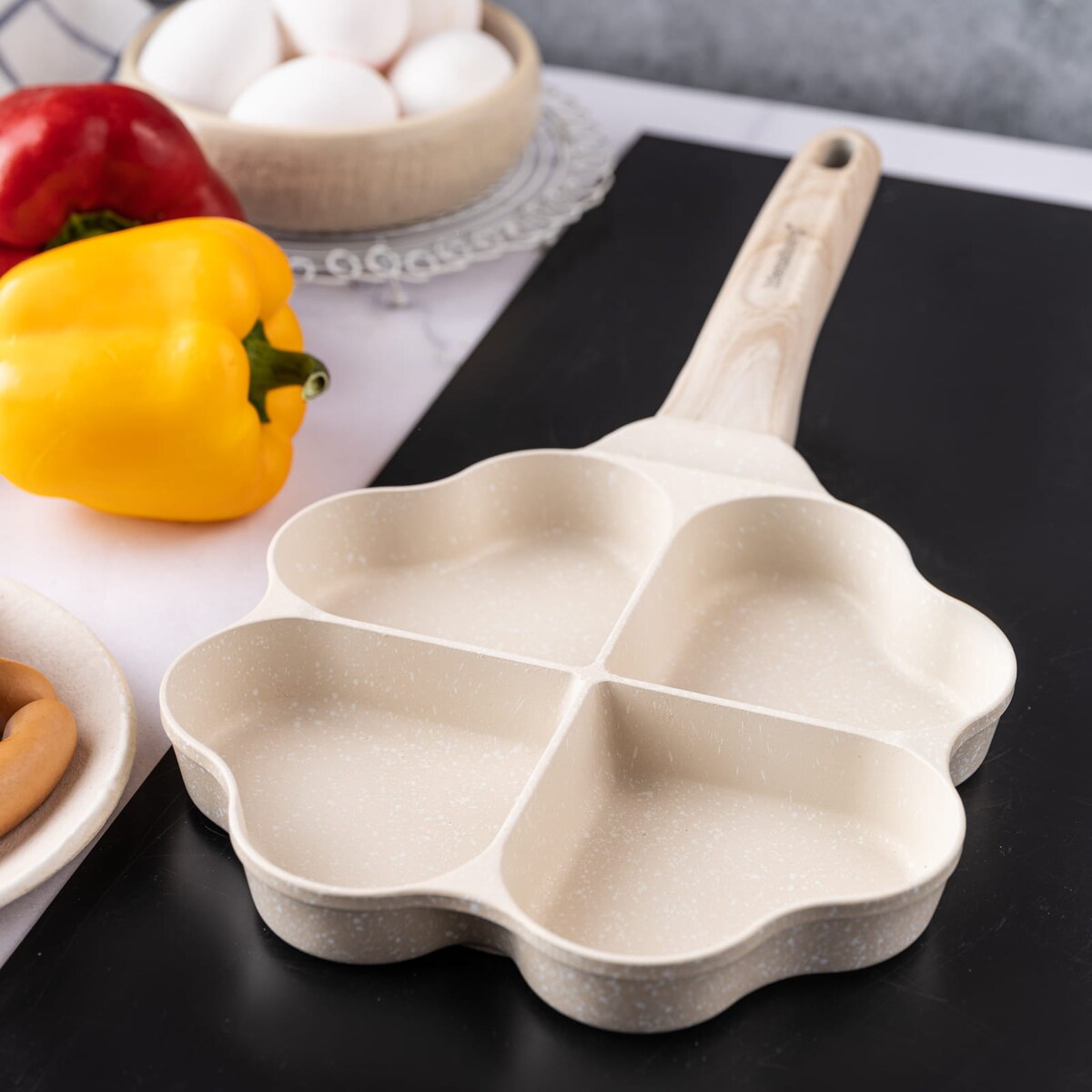 Patelnia marmurkowa 4 w 1 serca do naleśników jajek placków pancake 19x19cm BEŻOWA KLAUSBERG