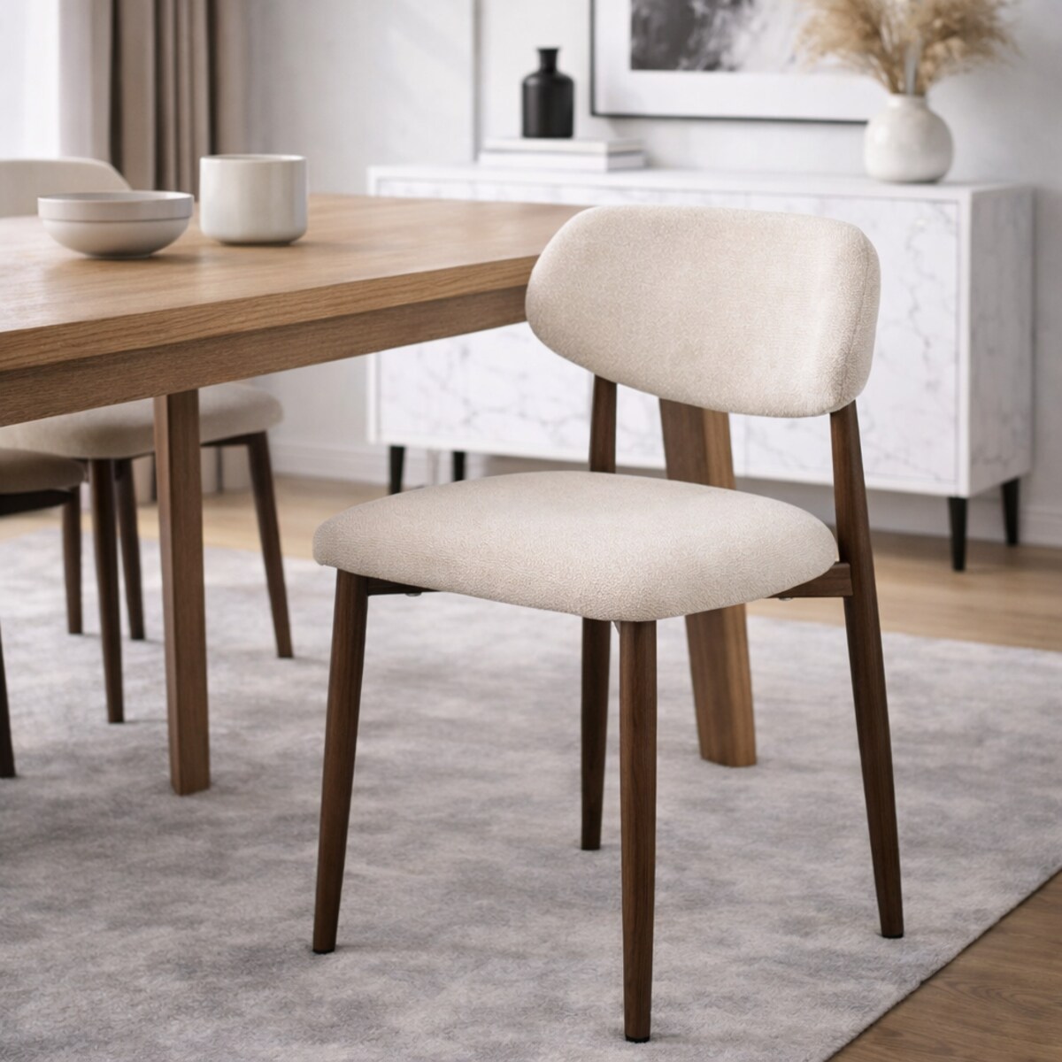 Krzesło INES beżowe metalowe nogi w kolorze drewna tapicerowane