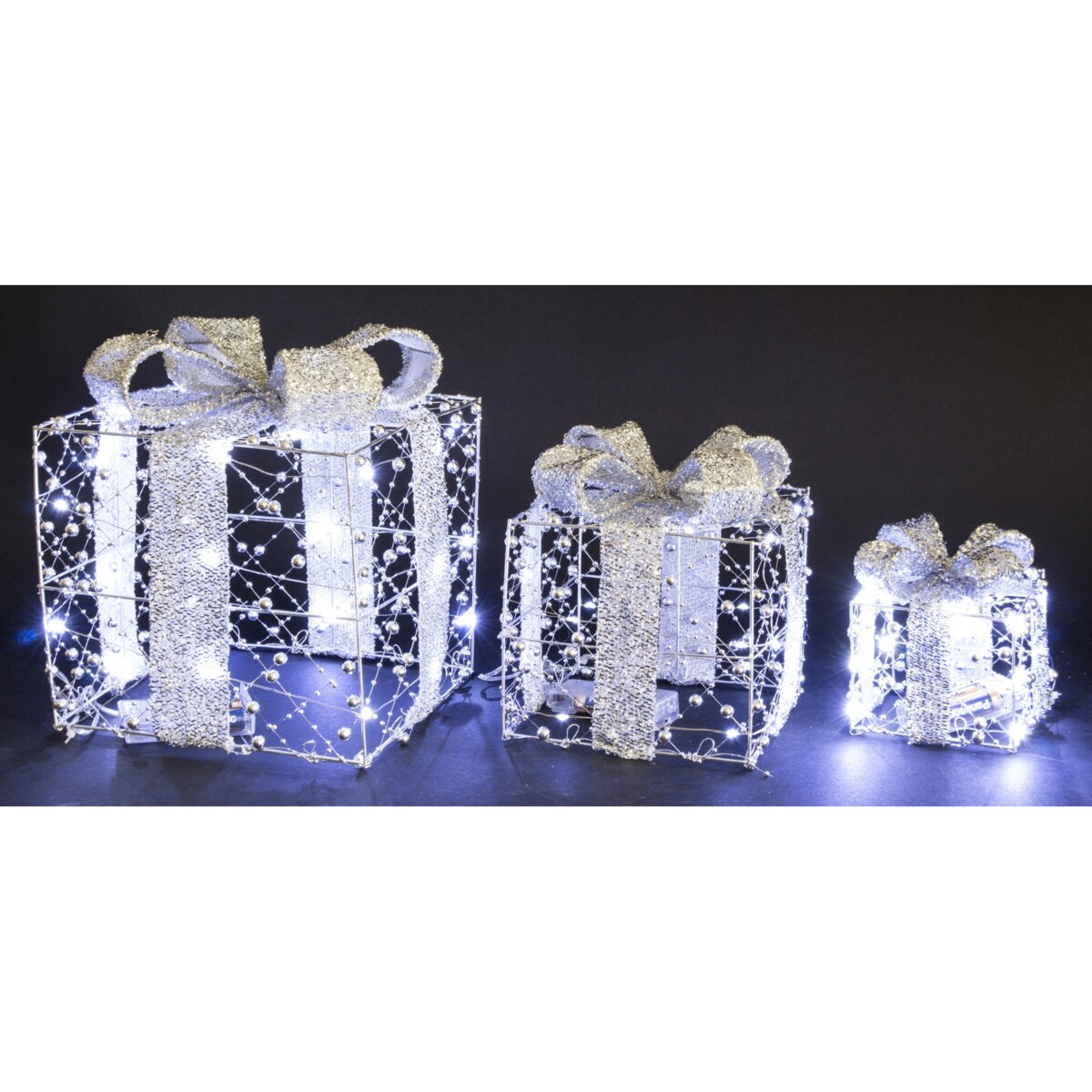 Dekoracja pudełka 3 szt. świecące LED 23x20x20 i 18x15x15 i 13x10x10 cm GABISO srebrny