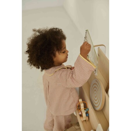 Drewniany regał na książki i zabawki