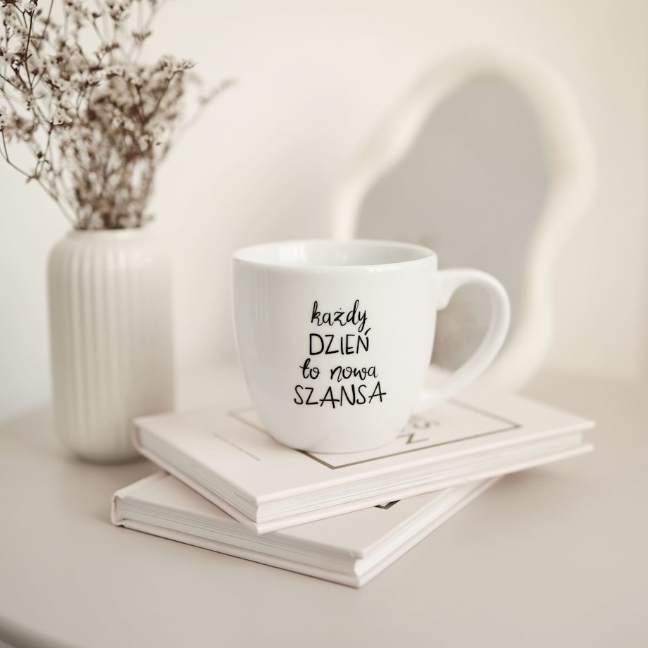 Kubek porcelanowy z napisem "Każdy dzień to nowa szansa" 300 ml | motywacyjny prezent na nowy start
