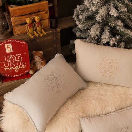 Szara poduszka zimowa Snowflake IX