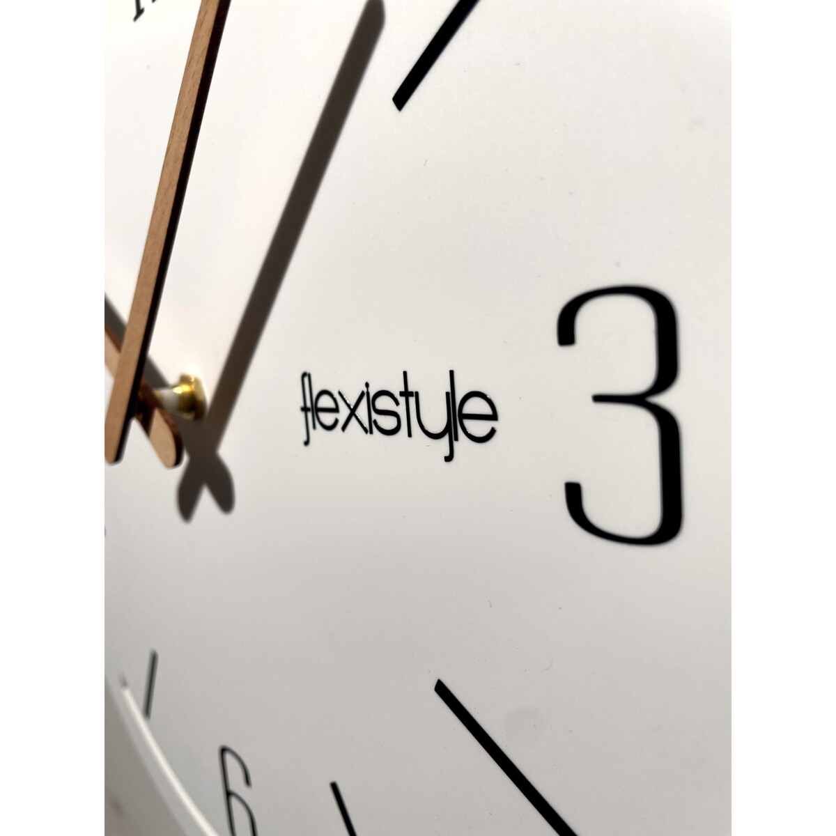 Drewniany zegar ścienny z wahadłem Naturale biały