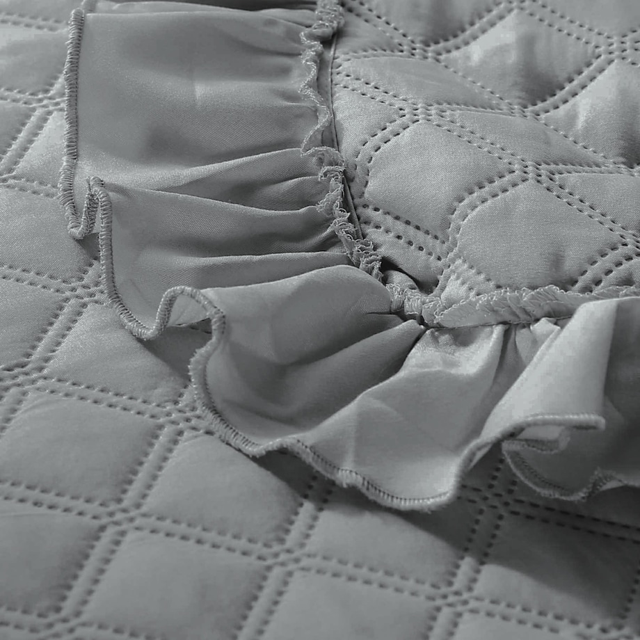 Szara Narzuta Pikowana z Falbanką 140 x 200 Pled na Sofę Kanapę Elegancki