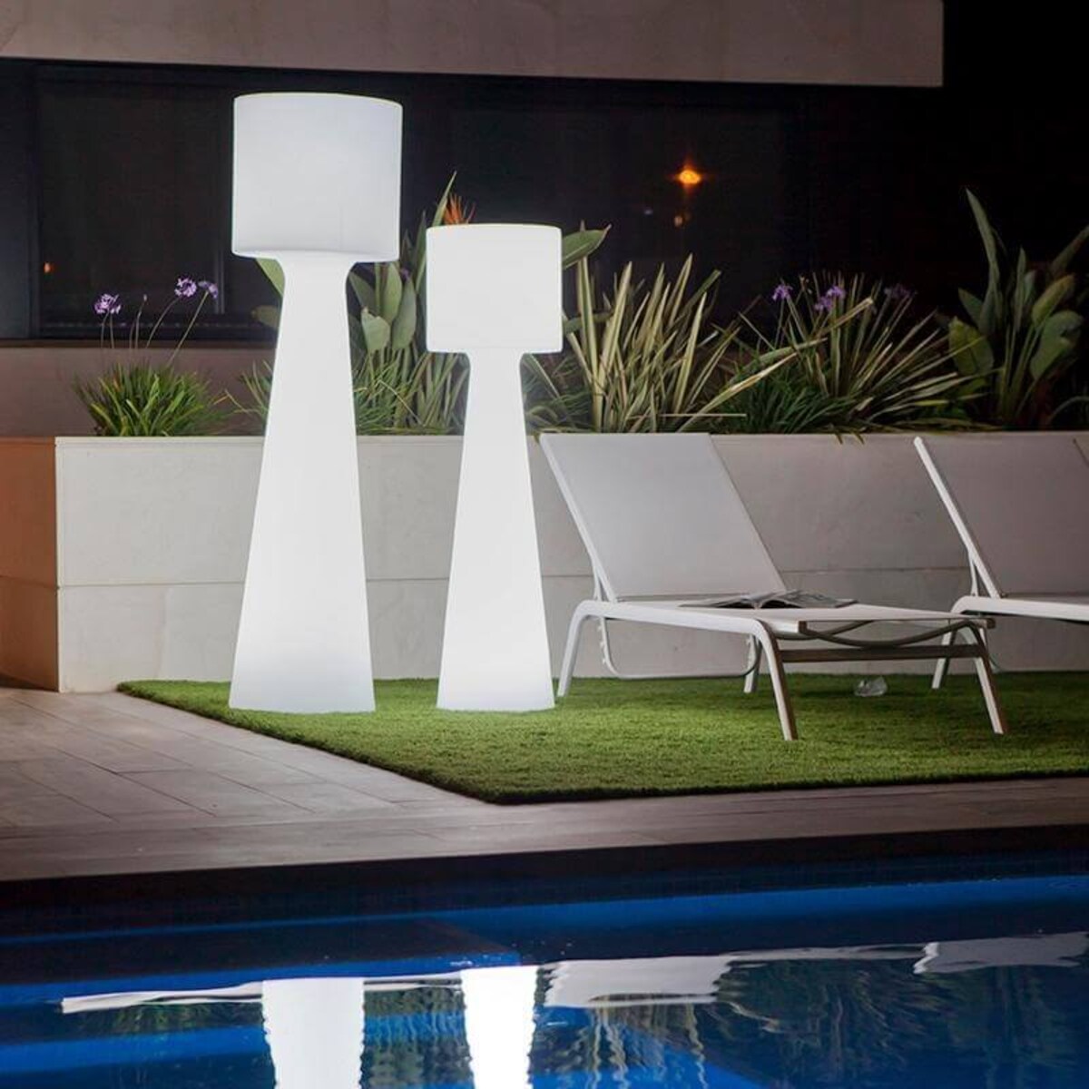 Tarasowa lampa podłogowa Grace LUMGC140WLNW King Home IP54 biała
