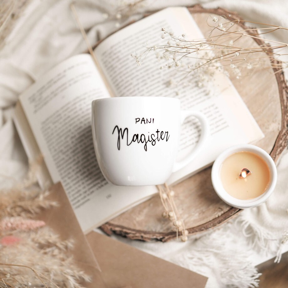 Biały kubek porcelanowy 300 ml - napis pani magister na ukończenie studiów dla absolwentki