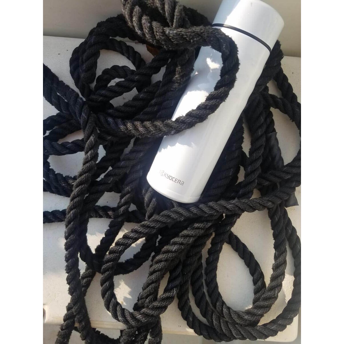 Kubek termiczny metaliczny biały Twist Top, 500 ml, Kyocera