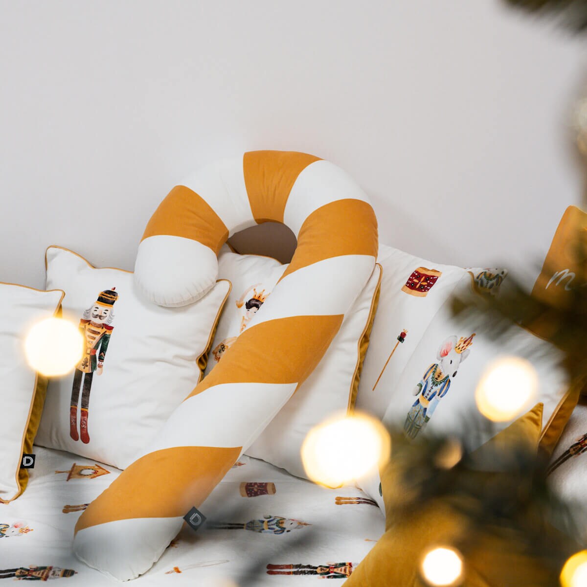 Poduszka XMAS wzór XM18 | Musztardowa laska cukrowa XXL