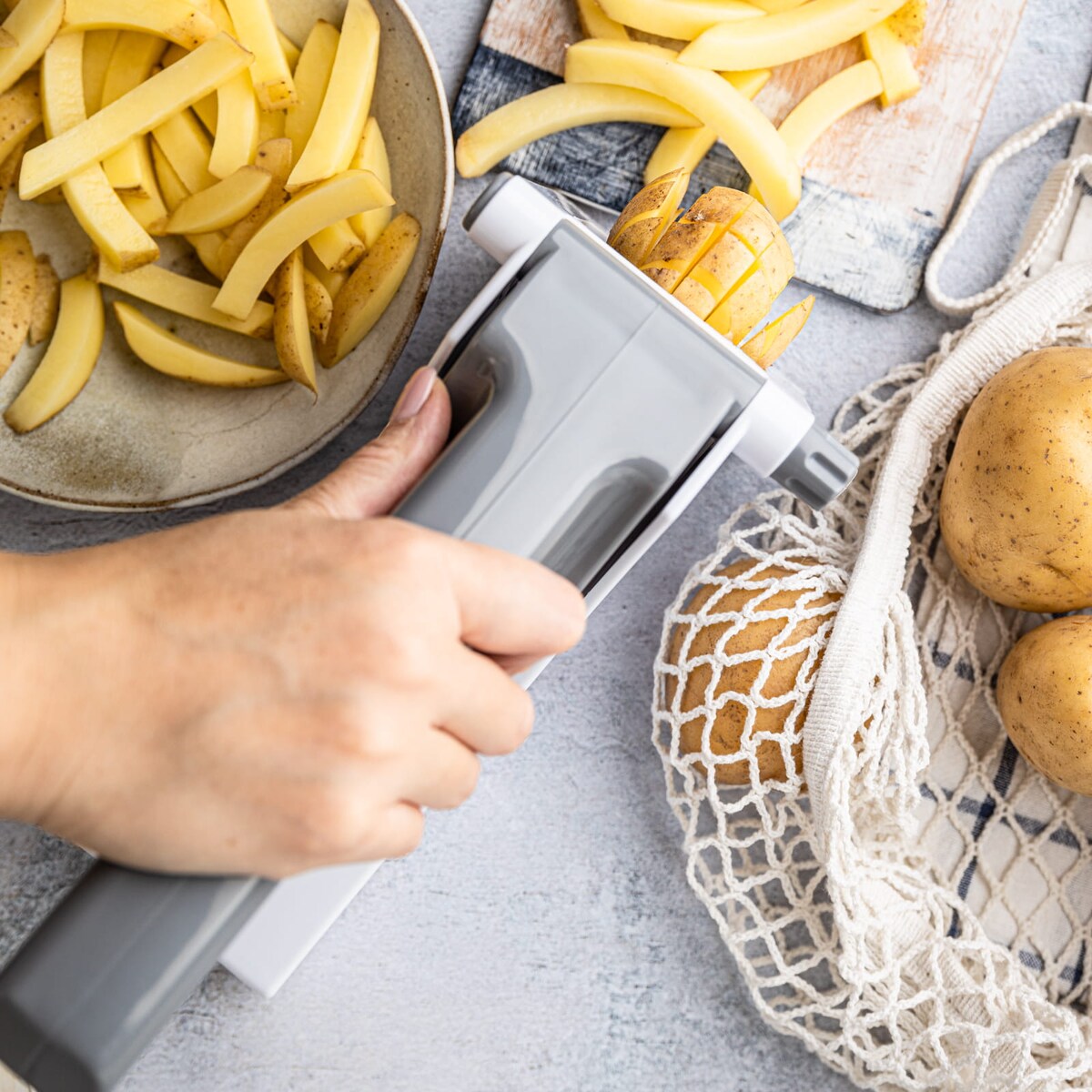 Maszynka ręczna do krojenia ziemniaków frytek biała KINGHOFF