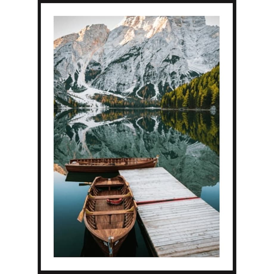 Poster Story, Plakat, Obraz - Łodzie na Górskim Jeziorze Lago Braies No3, wymiary 60 x 84 cm