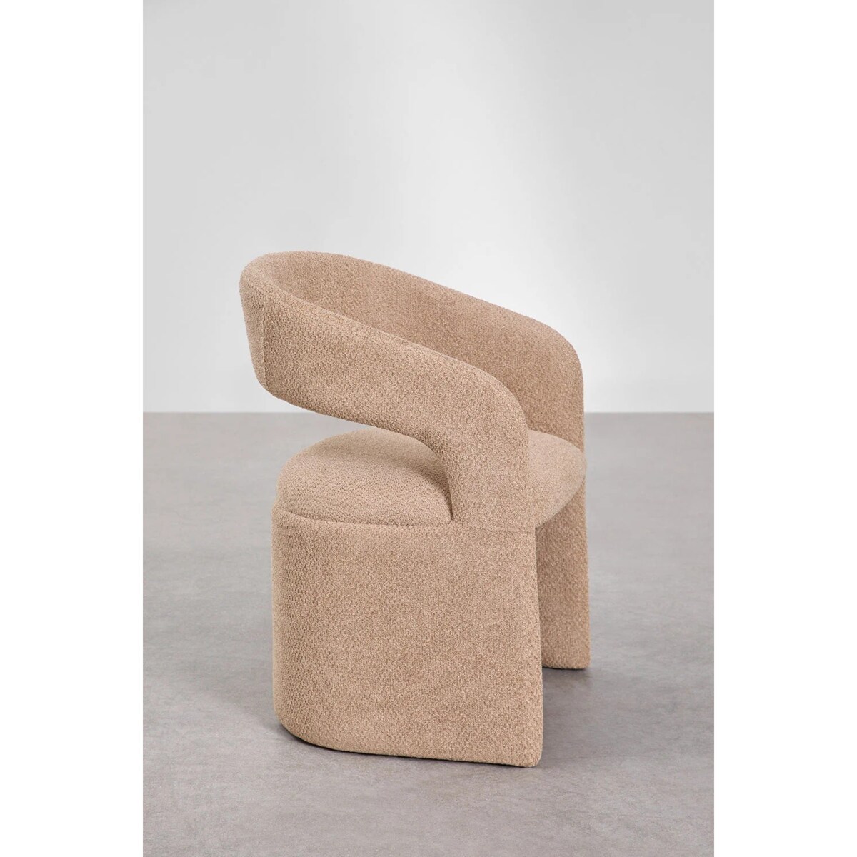 Krzesło tapicerowane Jules z podłokietnikami kawa z mlekiem