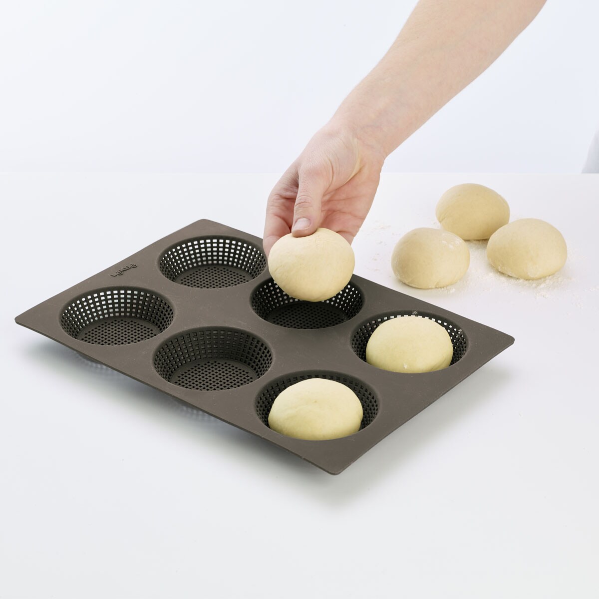 Forma do bułek - perforowana / Lekue