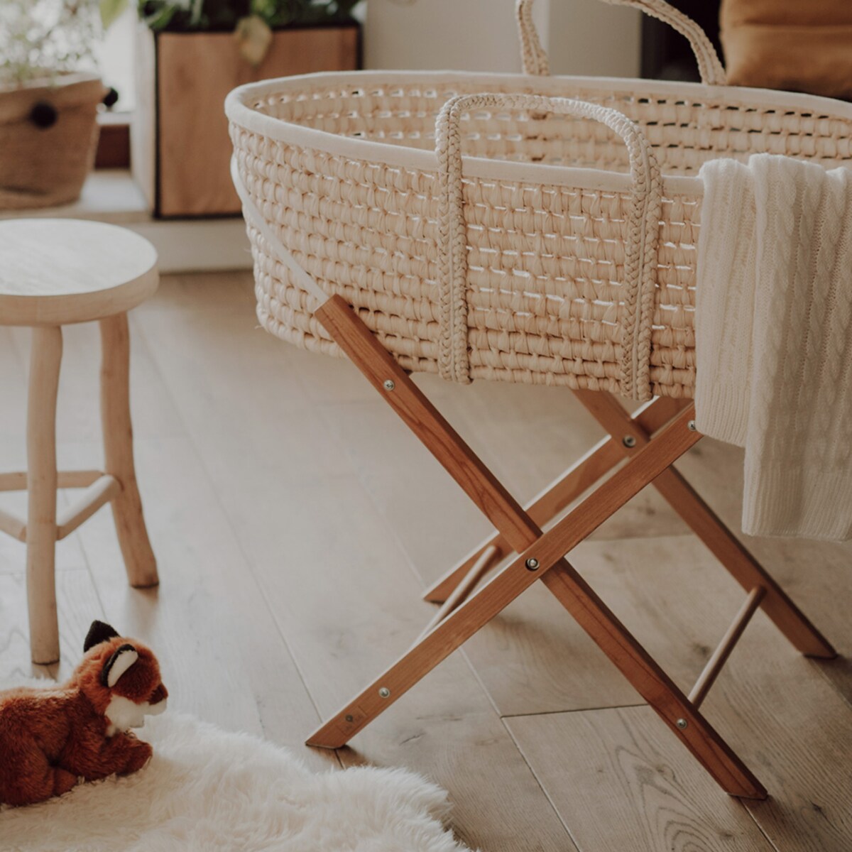 Stojak na kosz Happy Moses - Smart Stand - lakier bezbarwny