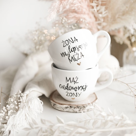 Biały kubek porcelanowy 500 ml - motyw złotego serca z napisem Mąż cudownej żony dla męża na rocznicę ślubu