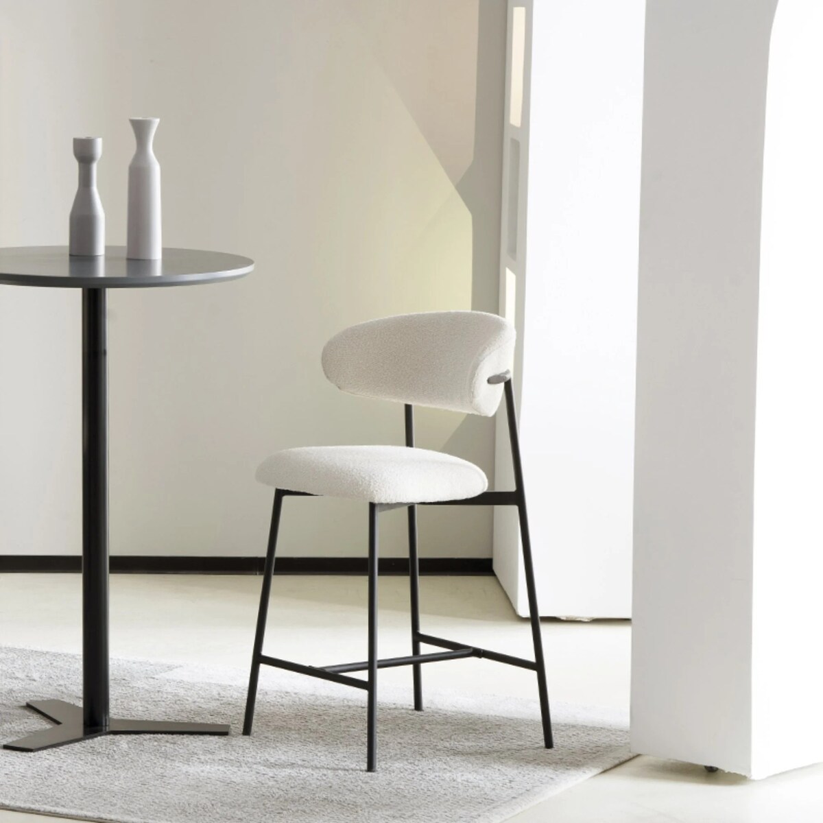 Hoker krzesło barowe kremowe bouclé Fasano