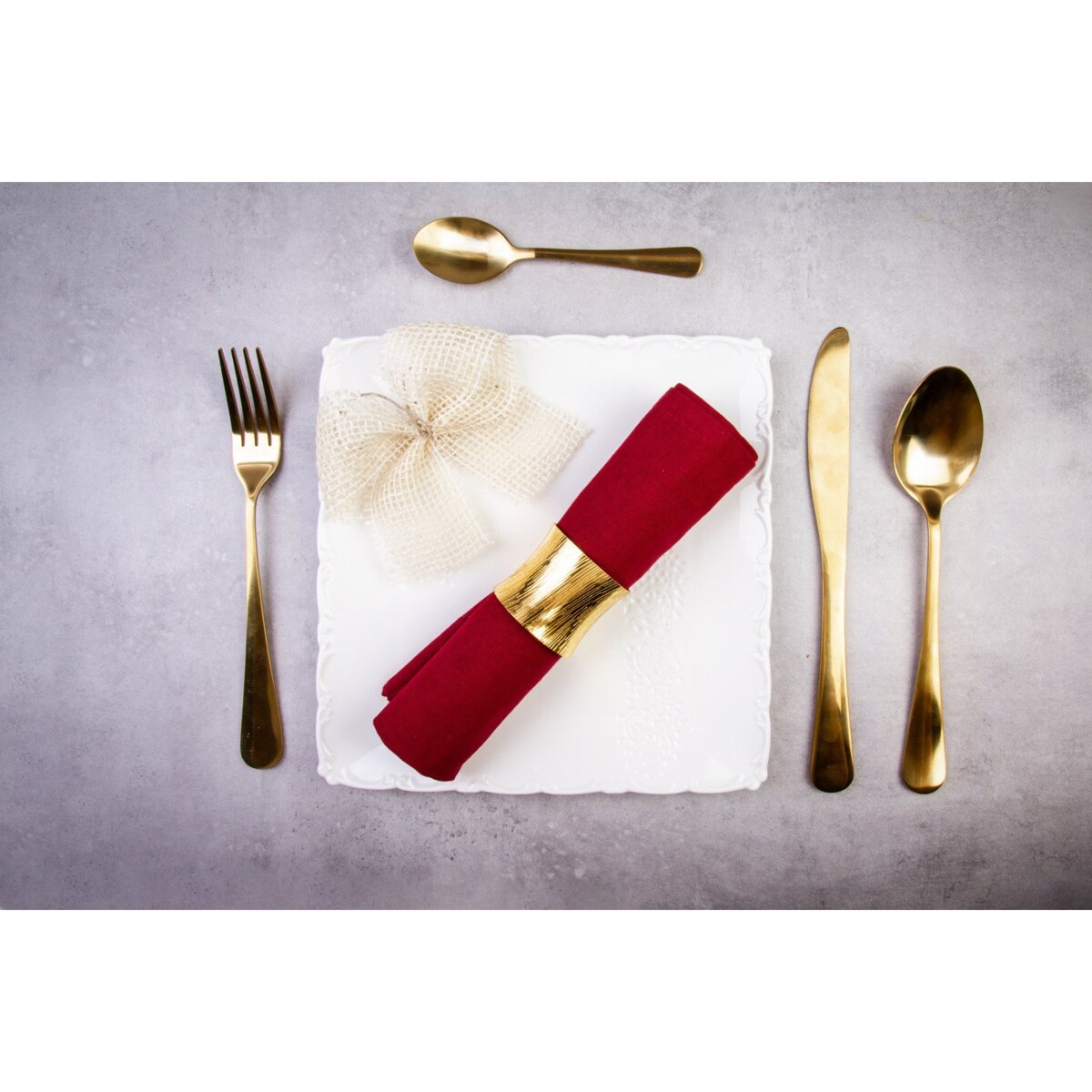 Sztućce ze stali nierdzewnej, praktyczny zestaw przyborów kuchennych o nowomodnej stylistyce