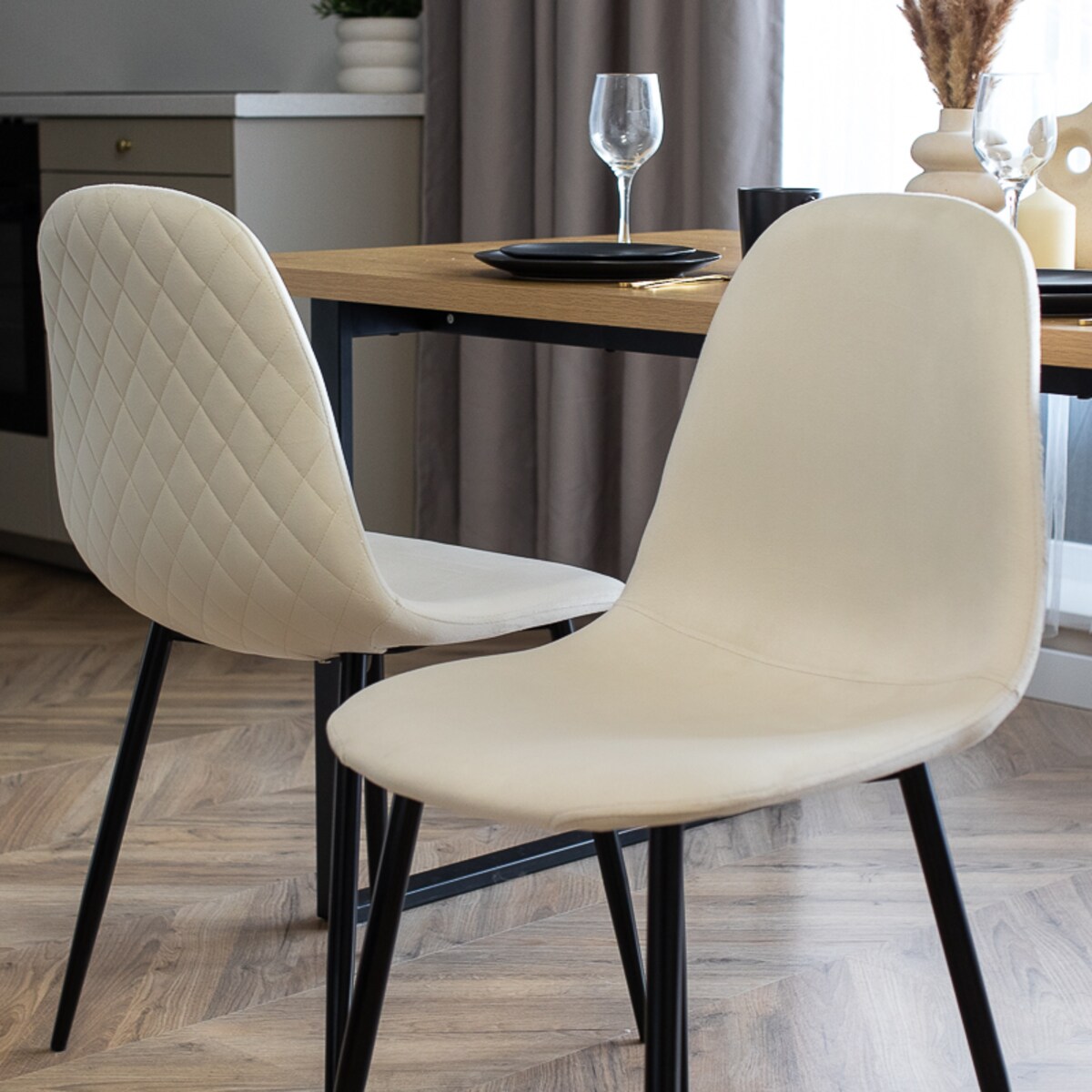 Krzesło tapicerowane do salonu jadalni welurowe beżowe loft