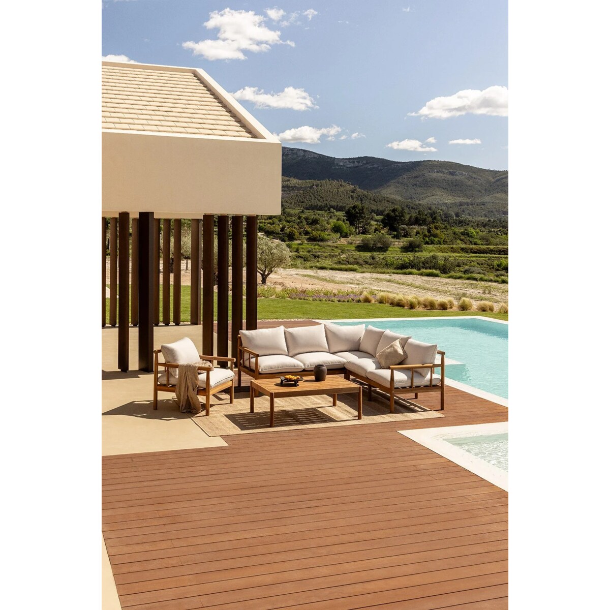 Zestaw ogrodowy: 5-osobowa sofa narożna, fotel i stolik kawowy z drewna akacjowego Melvin