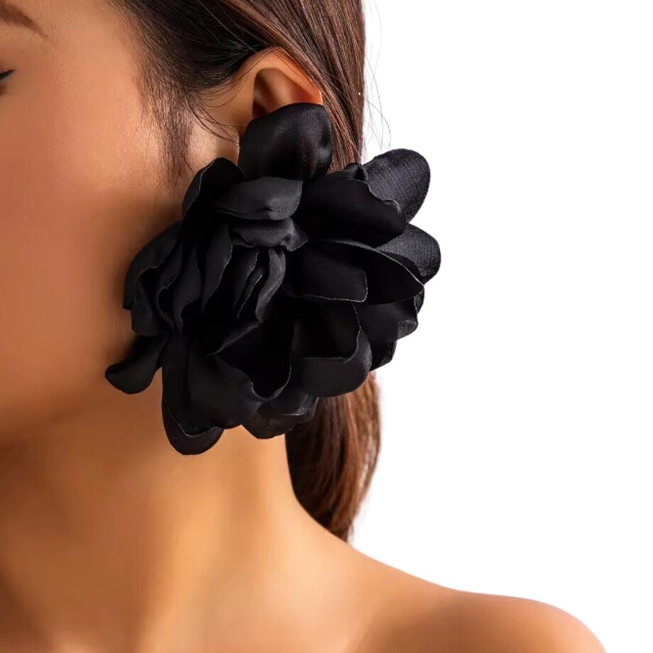 Kolczyki czarne kwiatowe satynowe płatki