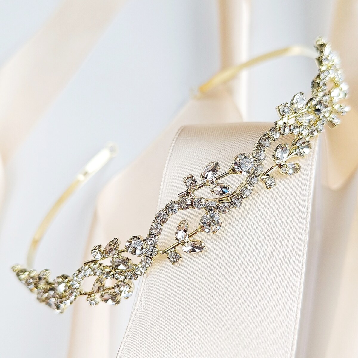 Opaska na głowę złota z listkami ŚLUBNA cyrkonie kwiaty ELEGANCKA błysk