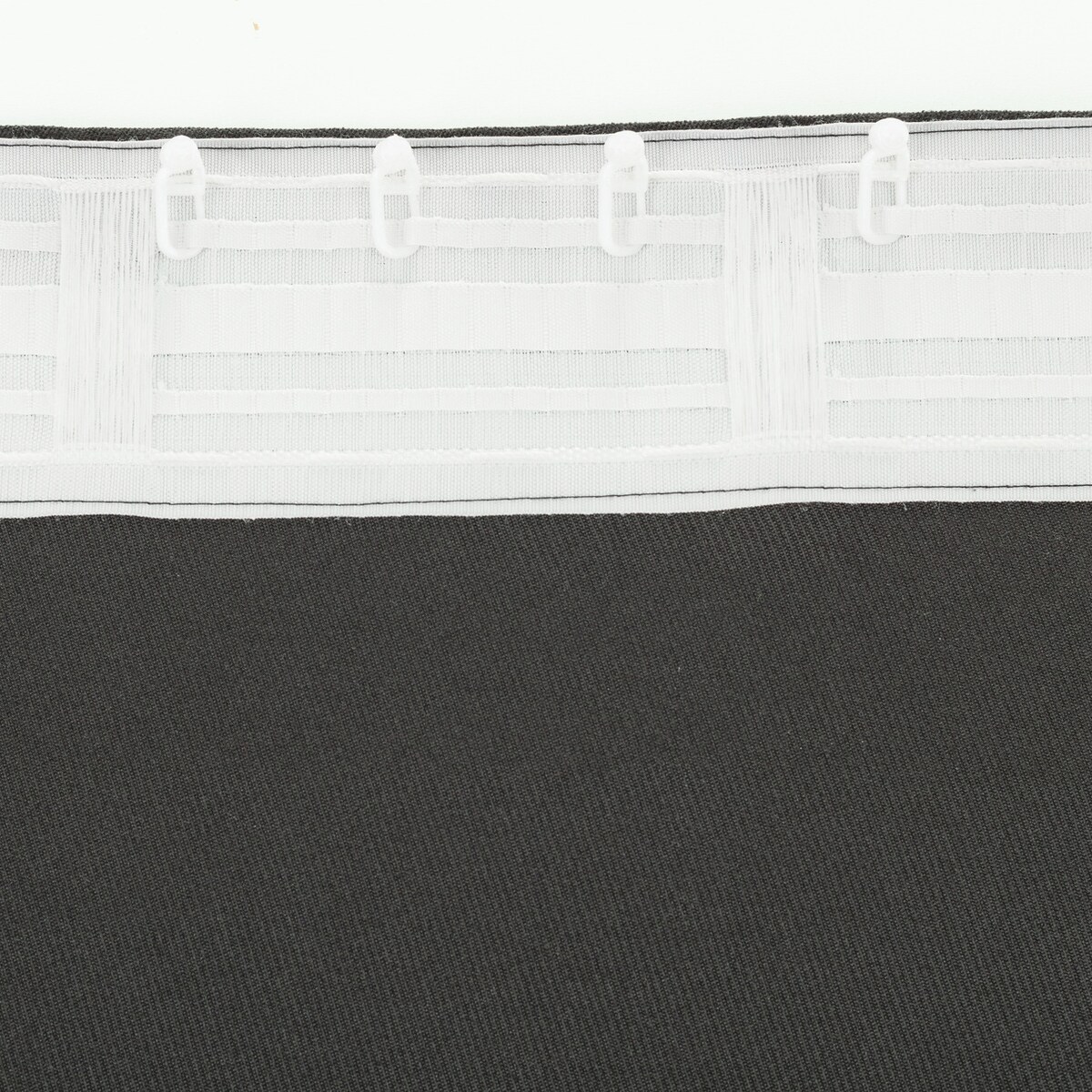 Zasłona BASIC na taśmie marszczącej 140x260cm czarny szenil 1 szt. 140x260 czarny