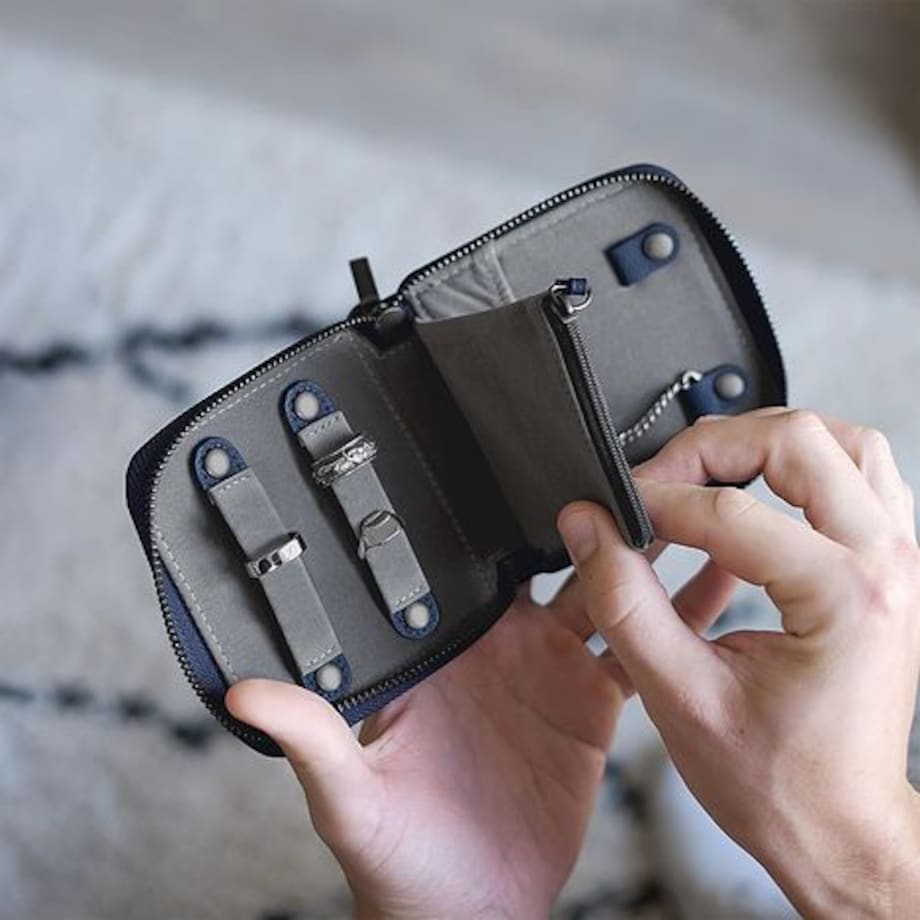 Pudełko podróżne na biżuterię z miejscem na pierścionki Stackers Pebble małe czarne