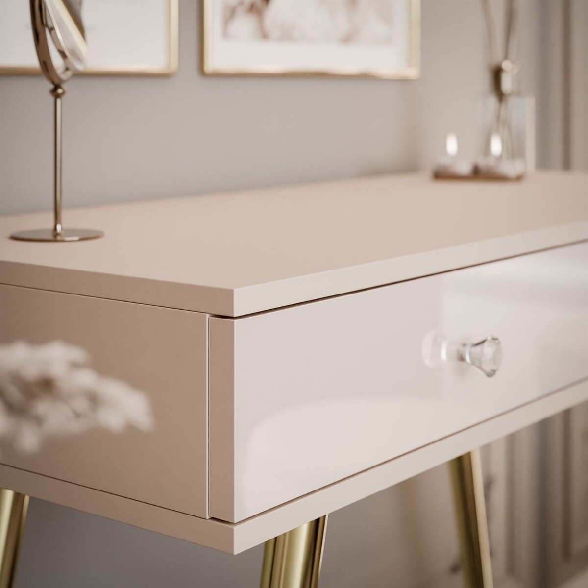 Konsola SIENNA KASZMIR na skośnych, złotych nóżkach, uchwyt biały kryształ