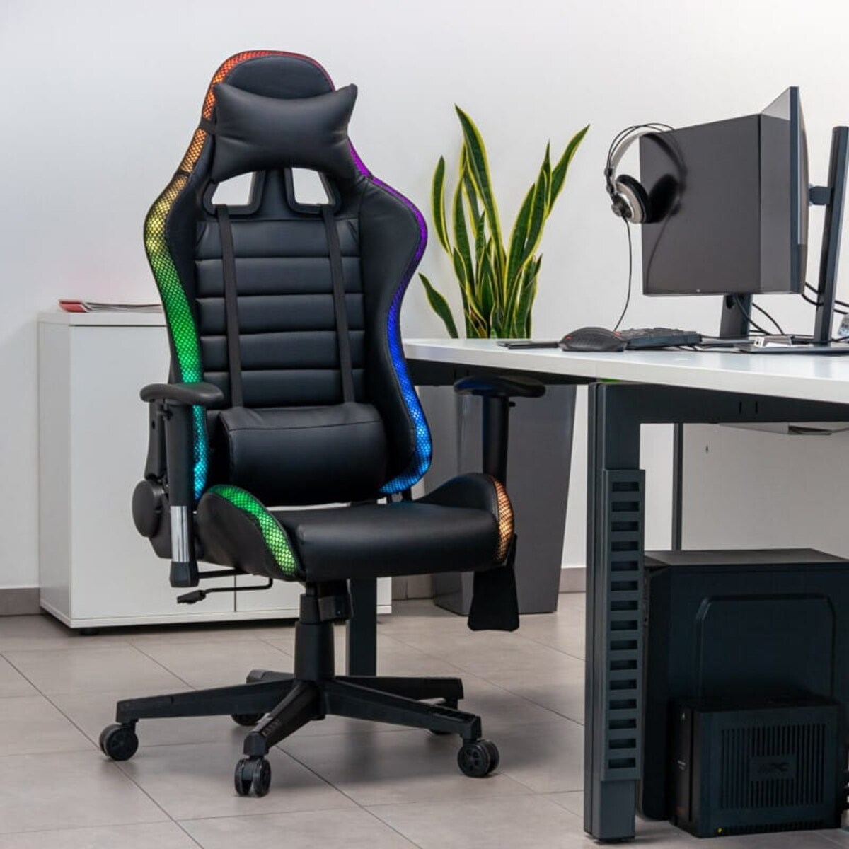 OBROTOWY FOTEL GAMINGOWY RGB