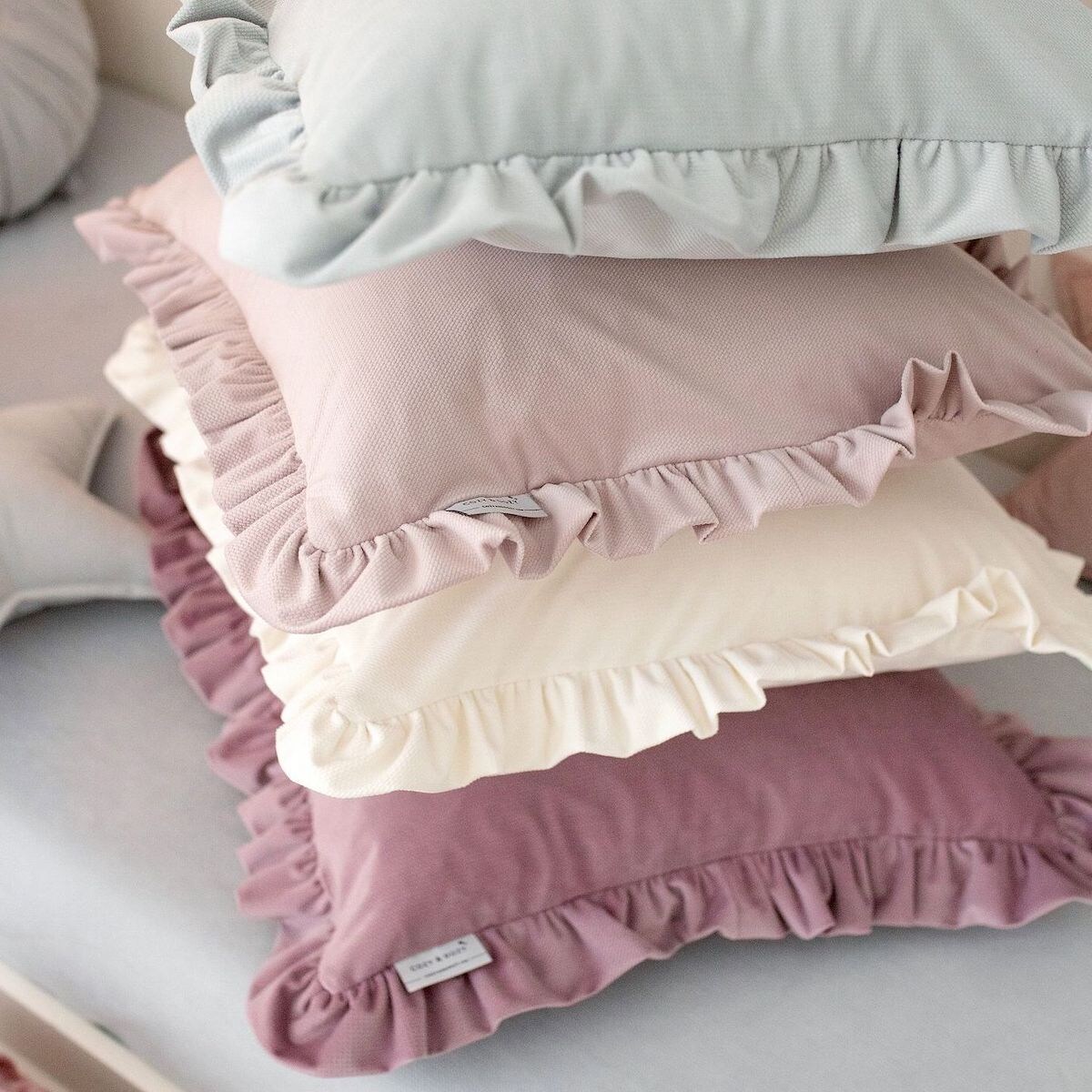 Poszewka na poduszkę 50x50 cm - Frill Velvet różne kolory