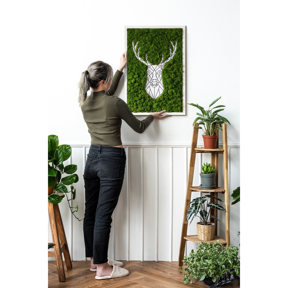 Obraz Geometryczny jeleń - mech chrobotek w białej ramie 40x60cm