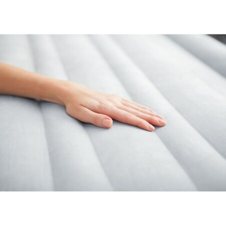 Materac welurowy z pompką elektr 191x137x33 cm INTEX