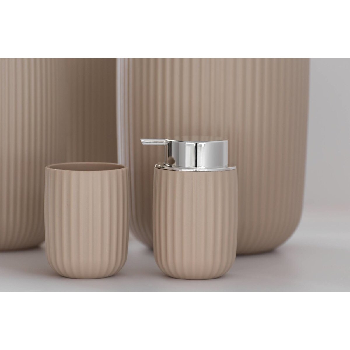 Dozownik do mydła w płynie AGROPOLI, WENKO